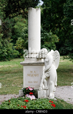 Tombe de Wolfgang Amadeus Mozart, St. Marxer Friedhof cimetière, cimetière Biedermeier, Vienne, Autriche, Europe Banque D'Images