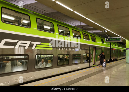 City Airport Train, CAT, attendant à la gare Wien-Mitte, Vienne, Autriche, Europe Banque D'Images