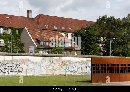 'Fenster des Gedenkens', 'Fenêtre' du souvenir pour les victimes de la Mémorial du Mur de Berlin, Bernauer Strasse, quartier Mitte Banque D'Images