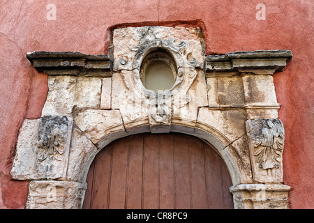 Portail en pierre médiévale, Bormes-les-Mimosas, Région Provence-Alpes-Côte d'Azur, France, Europe Banque D'Images