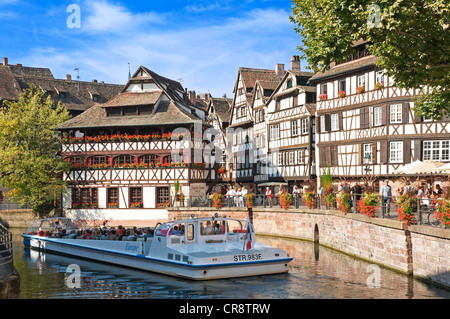 Maison de tanneurs restaurant, Petite France, Strasbourg, Alsace, France, Europe Banque D'Images