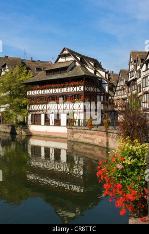 Maison de tanneurs restaurant, Petite France, Strasbourg, Alsace, France, Europe Banque D'Images