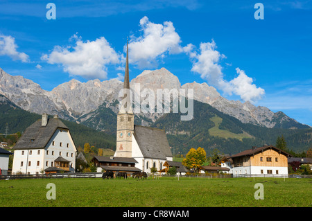 Maria Alm, Steinernes Meer haut plateau karstique à l'arrière, région de Pinzgau, Salzburger Land, Autriche, Europe Banque D'Images