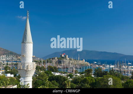 Vue sur la ville, le port et le château de Saint Pierre, Bodrum, Turquie, Côte égéenne turque Banque D'Images