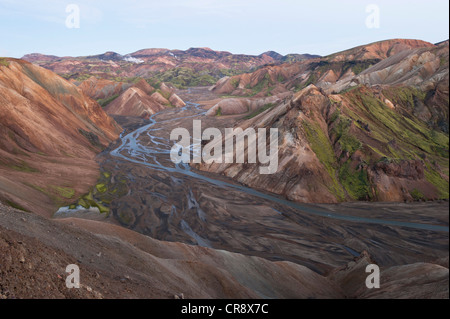 Montagnes de rhyolite près de la Réserve Naturelle de Fjallabak, Landmannalaugar, Islande, Europe Banque D'Images