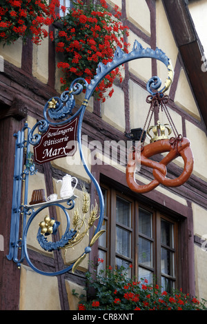 Bakery Shop pendaison-sign, Eguisheim, Alsace, France, Europe Banque D'Images