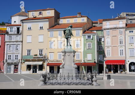 La place Tartini avec monument à Giuseppe Tartini, Piran, Slovénie, Europe Banque D'Images