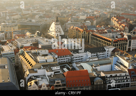 Vue sur la Thomaskirche ou église Saint-Thomas, Leipzig, Saxe, Allemagne, Europe Banque D'Images