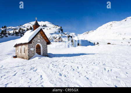 Chapelle à côté d'Zufallhuette Zufallhuette Mountain lodge, Old Mountain lodge à l'arrière, descendant d Martellerhuette Banque D'Images