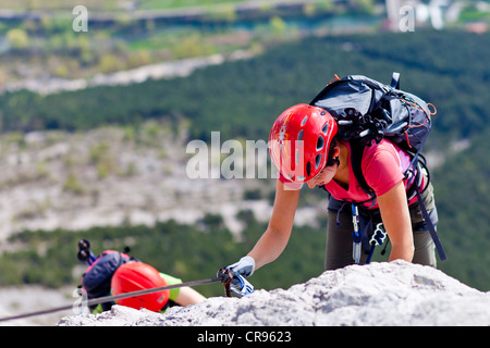 Che Guevara Route de corde fixe sur le Monte Casale, vallée de Sarca, Le Lac de Garde des montagnes, province de Trento, Italy, Europe Banque D'Images