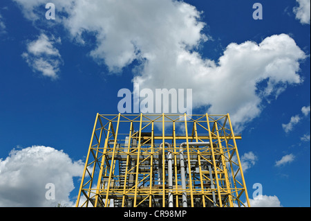 L'Université technique de Munich, TUM, laboratoire de la Faculté de chimie avec les nuages dans le ciel, Garching, près de Munich Banque D'Images