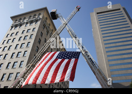 Pompiers de toute la Virginie honneur au personnel d'urgence qui ont péri pendant 9/11 Attacks-Richmond,Virginia Twin Tower Banque D'Images