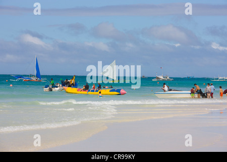 Voiliers sur la plage, l'île de Boracay, Province d'Aklan, Philippines Banque D'Images