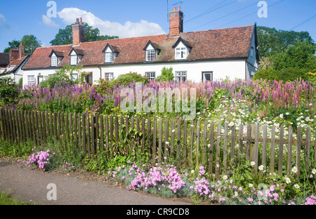 Joli chalet jardin Great Finborough, Suffolk, Angleterre Banque D'Images