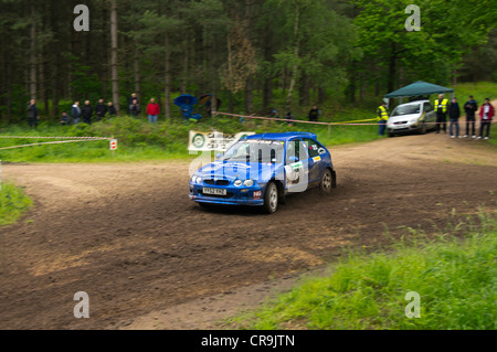 La Skoda Rainworth Dukeries Rally 2012 dans la forêt de Sherwood, Nottinghamshire Banque D'Images