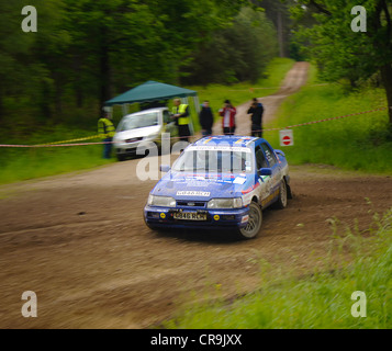 La Skoda Rainworth Dukeries Rally 2012 dans la forêt de Sherwood, Nottinghamshire Banque D'Images