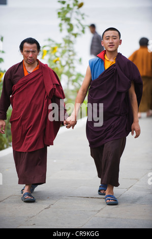 Pèlerins dans le National Memorial Chorten, Thimphu (capitale), Bhoutan, Asie Banque D'Images