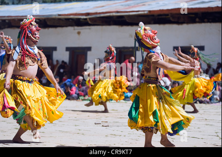 Interprètes de danse à Tsechu festival, Gangtey Gompa, Monastère de la vallée de Phobjikha, Bhoutan, Asie Banque D'Images