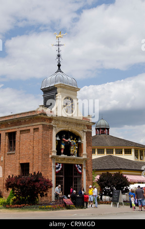 Le Michigan, wyandotte. greenfield village. main street, sir John Bennett Clock Tower et glockenspiel. Banque D'Images