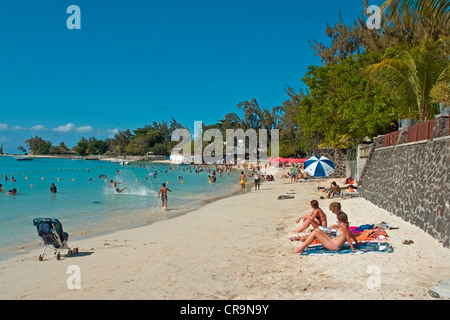 La populaire plage de Pereybère sur la côte nord de l'île Maurice Banque D'Images