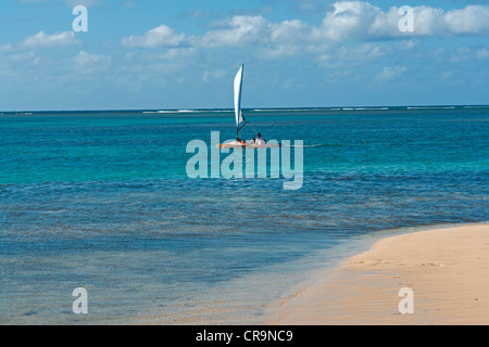 La voile au large de Cap Malheureux, sur la côte nord de l'île Maurice Banque D'Images