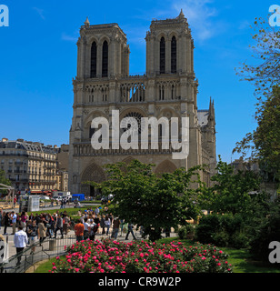 La Cathédrale Notre Dame, Paris. Église gothique construite entre 1163 et 1330. Banque D'Images