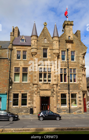 Town Hall 1884 Centre communautaire avec St Magnus Cafe à Broad Street, Kirkwall, Orkney, Scotland, UK Banque D'Images