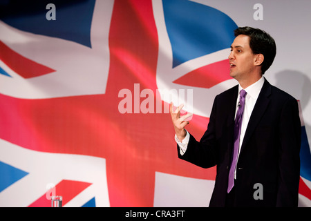 Leader du travail Ed Miliband s'exprimant lors de la conférence nationale sur la politique du parti à Birmingham. Banque D'Images