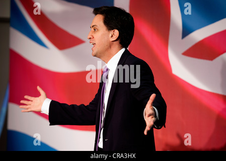 Leader du travail Ed Miliband s'exprimant lors de la conférence nationale sur la politique du parti à Birmingham. Banque D'Images