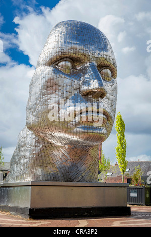 La statue de Rick Kirby intitulé le visage de Wigan à l'Wiend dans le centre-ville. Banque D'Images