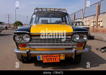 Vieux taxi à Alexandrie, Égypte, Afrique Banque D'Images