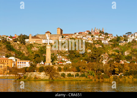 Le lac Anosy, derrière le quartier historique d'Antananarivo, capitale de Madagascar, avec le Rova d'Antananarivo Banque D'Images