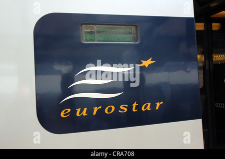 Porte du train Eurostar à Waterloo, Londres, à destination de Paris-Nord. Banque D'Images