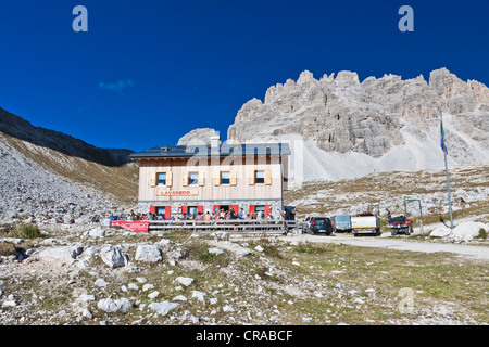 Hutte Lavaredo, Drei Zinnen Trail, Tre Cime di Lavaredo, Dolomites, Italie, Europe Banque D'Images