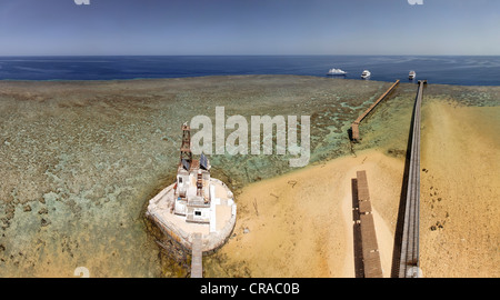 Panorama, vue depuis le phare de Daedalus, banc avec jettys, reef top, plongée sous-marine les navires, Daedalus Reef, Egypte, Mer Rouge Banque D'Images