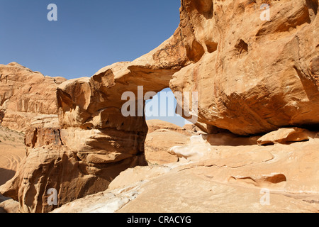 Rock Bridge de Um Fruth, désert, Wadi Rum, Royaume hachémite de Jordanie, Moyen-Orient, Asie Banque D'Images