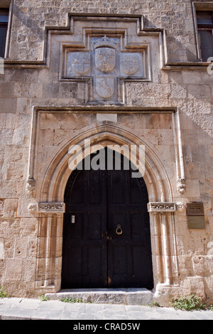 Porte, Odos Ippoton, rue médiévale des chevaliers, de la ville de Rhodes, Rhodes, Grèce, Europe Banque D'Images