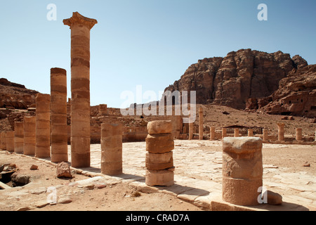 Grand Temple, colonnes, Pétra, capitale des Nabatéens, rock city, UNESCO World Hertage Site, Wadi Musa Banque D'Images