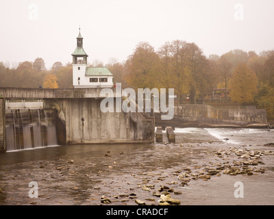 Hochablass barrage dans le brouillard, Augsburg, souabe, Bavière, Allemagne, Europe Banque D'Images