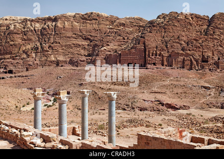 Vallée des tombeaux royaux, Royal Wall, les colonnes du temple de l'Lions ailés, Pétra, capitale des nabatéens Banque D'Images