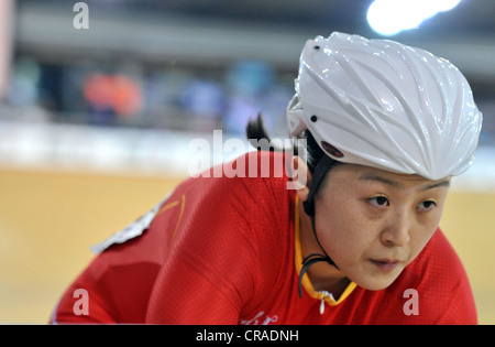 Shuang Guo de Chine dans le sprint femmes à la Coupe du Monde de Cyclisme sur piste de l'UCI, Londres 2012 Vélodrome. Test-Event LOCOG. Banque D'Images