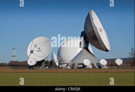 Antennes paraboliques de la station terrienne de Raisting, Bavaria, Germany, Europe Banque D'Images