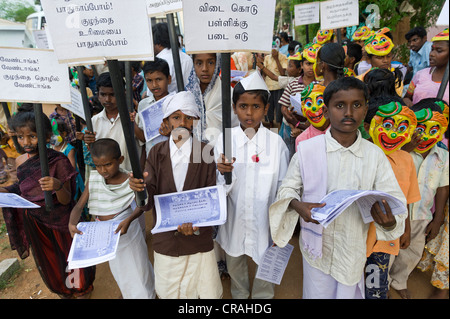 Manifestation contre le travail des enfants, Karur, Tamil Nadu, Inde, Asie Banque D'Images