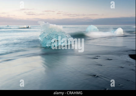 La fonte des glaces, plage, Joekulsárlón lagon glacier, l'Est de l'Islande, de l'Europe Banque D'Images