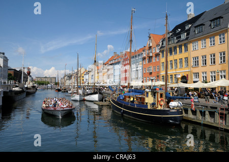 Bateaux dans le port de Nyhavn, Copenhague, Danemark, Scandinavie, Europe, PublicGround Banque D'Images