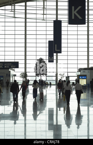Intérieur de l'aérogare 2 à l'Aéroport International de Pudong à Shanghai, Chine Banque D'Images