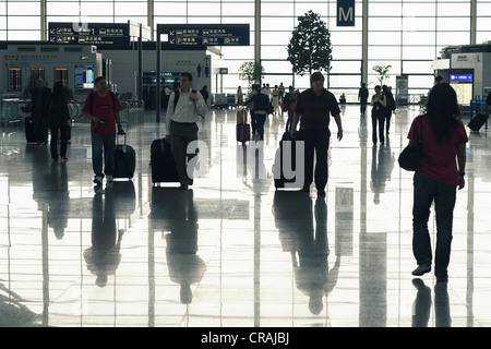 Intérieur de l'aérogare 2 à l'Aéroport International de Pudong à Shanghai, Chine Banque D'Images