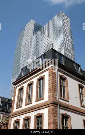 Vieille maison et le bâtiment PalaisQuartier, Frankfurt am Main, Hesse, Germany, Europe Banque D'Images