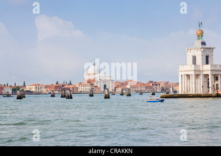 Vue sur Canal San Marco, Venise vers l'île de Giudecca. Banque D'Images