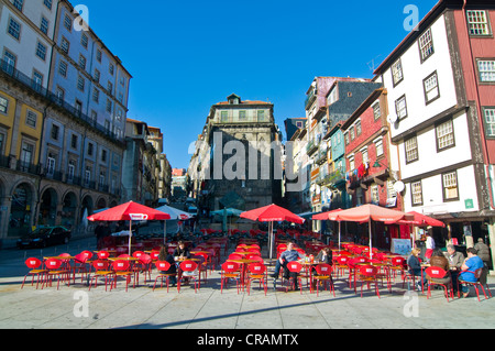 Café ou restaurant dans la vieille ville de Porto, Portugal, Europe Banque D'Images